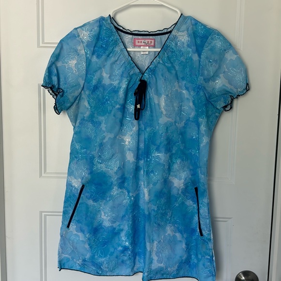 Women’s Scrub Top - Picture 1 of 3